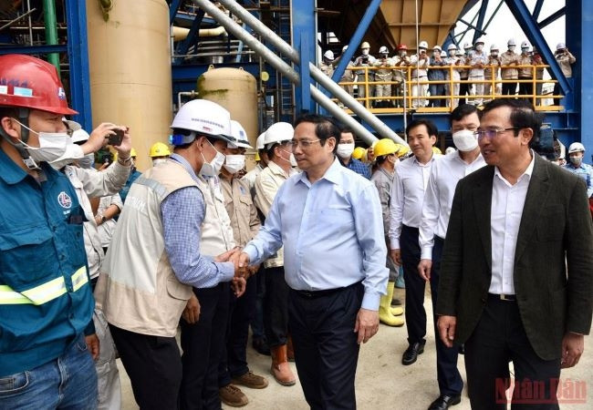 Le PM Pham Minh Chinh visite le Centrale thermique Thai Binh 2. Photo : Trân Hai/NDEL.