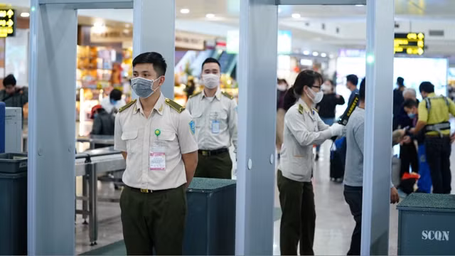 Les mesures de contrôle seront renforcées dans toutes les unités du secteur aérien. Photo : VOV.
