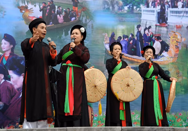 L’art vocal « quan ho » a été reconnu, le 30 septembre 2009, patrimoine immatériel de l’humanité par l’UNESCO.