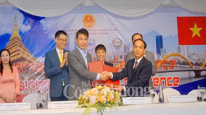 Programme de promotion du commerce entre les entreprises de Khon Kaen et de Dà Nang. Photo : Congthuong.vn