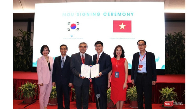 La cérémonie de signature. Photo : viettimes.vn