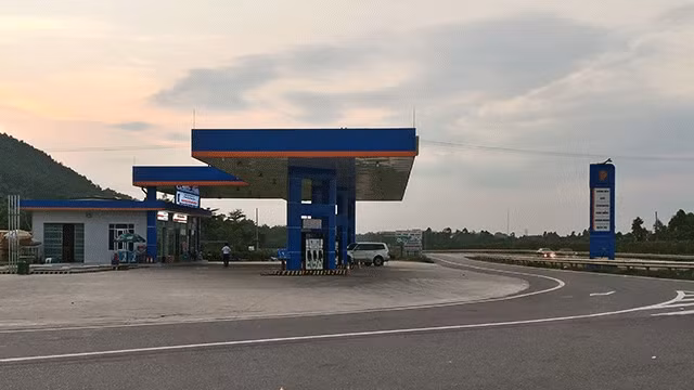 Les prix de la catégorie « Transports » ont enregistré les plus fortes hausses avec +1,18% à cause de deux ajustements du prix des carburants. Photo d’illustration : Khanh Giang/NDEL