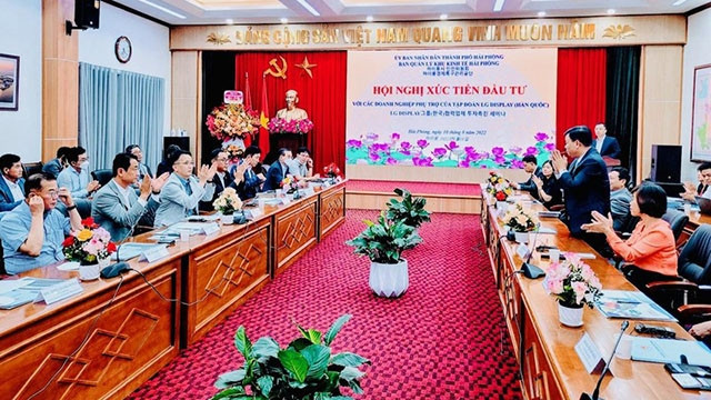 Conférence de promotion de l’investissement auprès des entreprises satellites du groupe sud-coréen LG à Hai Phong. Photo : NDEL.