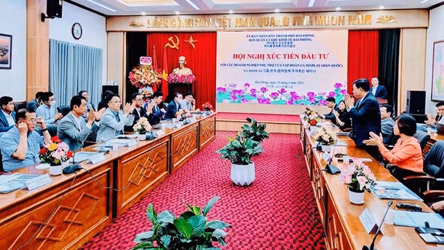 Conférence de promotion de l’investissement auprès des entreprises satellites du groupe sud-coréen LG à Hai Phong. Photo : NDEL.
