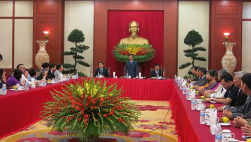Vo Van Thuong, président de la Commission centrale de la Propagande et de l’Éducation du PCV, prend la parole. Photo: VOV.