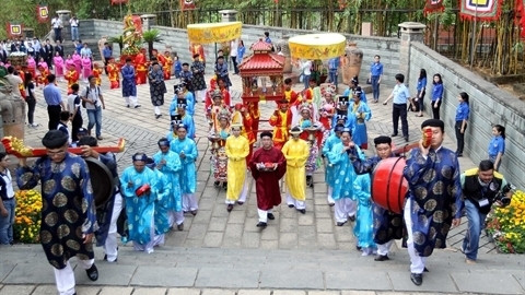 Cérémonie solennelle en mémoire des rois fondateurs Hùng, le 16 avril, au vestige commémoratif de Hô Chi Minh-Ville. Photo: VNA. 