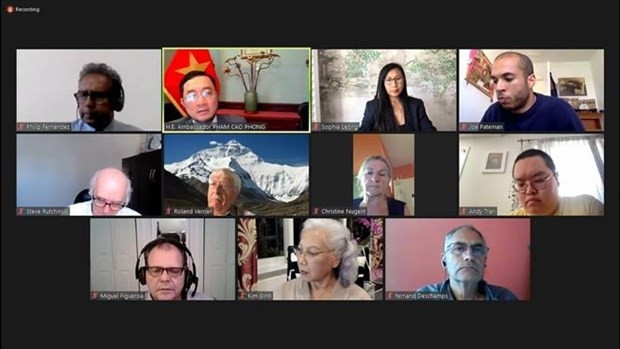 Délégués au webinaire marquant le 77e anniversaire de la Révolution d’Août et la Fête nationale du Vietnam. Photo : VNA.