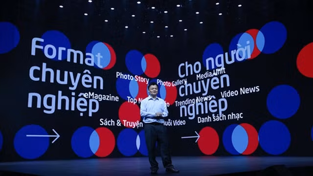 Le directeur général de VCCorp, Nguyên Thê Tân, présente les caractéristiques du réseau social « Make in Vietnam » Lotus. Photo : qdnd.vn.