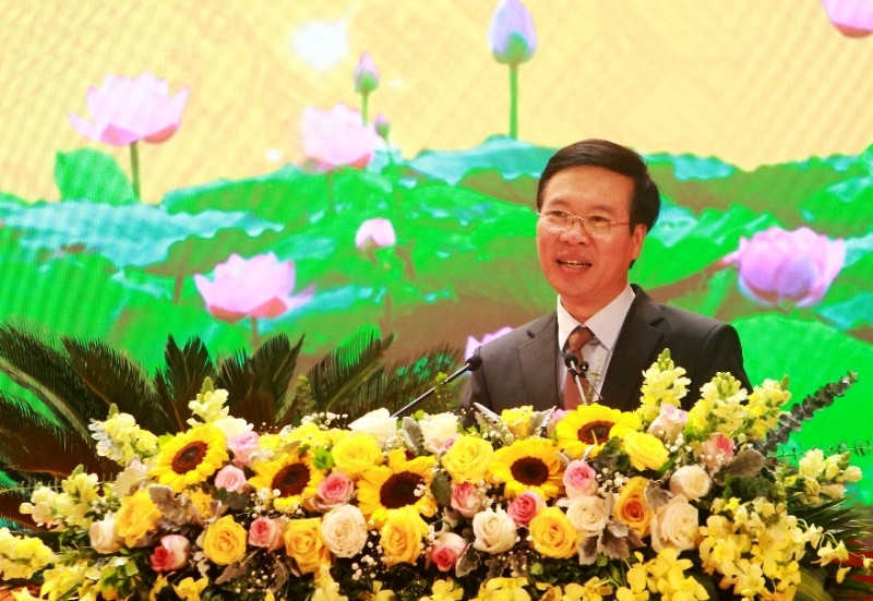 Le président de la Commission centrale de Sensibilisation et d'éducation du Parti communiste du Vietnam, Vo Van Thuong, à la conférence nationale sur la communication et l’information vers l’extérieur, le 30 décembre à Quang Ninh. Photo : VNA.