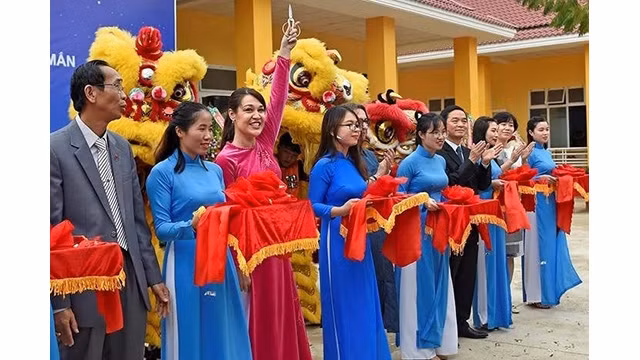 La cérémonie d'inauguratin du centre de protection sociale de l’organisation « Maison Chance » à Dak Nông. Photo : https://thoidai.com.vn/