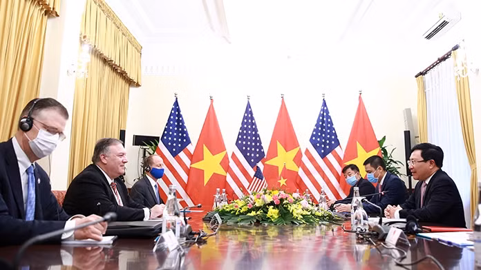 Entretien entre le Vice-Premier ministre et le ministre des Affaires étrangères du Vietnam, Pham Binh Minh et le secrétaire d'État Michael Pompeo, le 30 octobre à Hanoi. Photo : VGP.