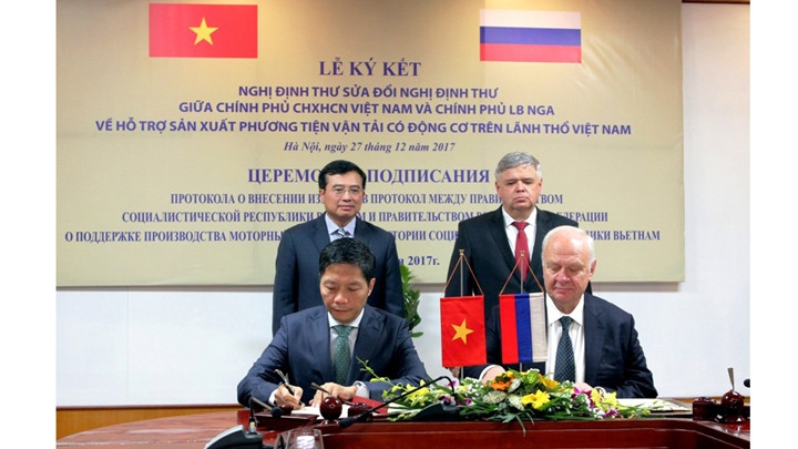 La cérémonie de signature. Photo : http://baocongthuong.com.vn