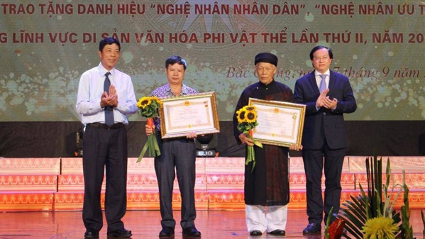 Des artisans à l'honneur lors de la cérémonie. Photo : BVH.