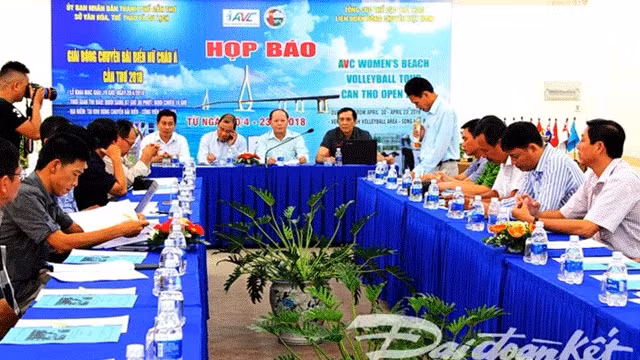 Conférence de presse sur le Championnat d'Asie de volley-ball de plage féminin 2018. Photo : daidoanket.vn