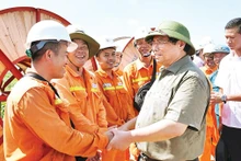 Intelligence et détermination : franchir les vagues pour gagner la haute mer