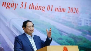 Le Premier ministre Pham Minh Chinh, chef du Comité de pilotage des ouvrages clés et des projets nationaux importants dans le secteur ferroviaire, a présidé, le 31 janvier à Hanoï, sa sixième réunion. Photo : VNA.