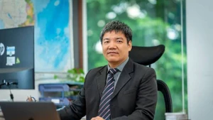 L'économiste en chef de la BAD au Vietnam, Nguyen Ba Hung. Photo : nhandan.vn