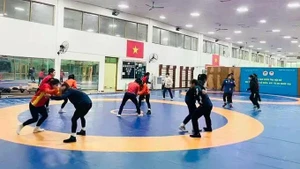 Les jeunes athlètes du pays hôte s’entraînent pour les Championnats d’Asie de lutte U17 et U23. Photo : thethao.sggp.org.vn