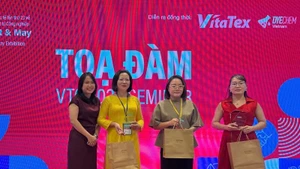 Les experts et les entreprises partagent le parcours de la production de fibres textiles vietnamiennes écologiques, depuis les règles du commerce international et les politiques de soutien jusqu’aux expériences concrètes en usine. Photo : congthuong.vn