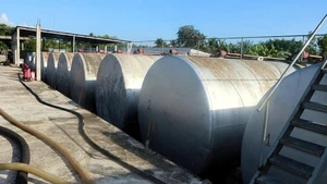 La majeure partie des réserves de carburants est encore assurée par les entreprises têtes de réseau dans le cadre de leurs obligations commerciales. Photo : VOV.