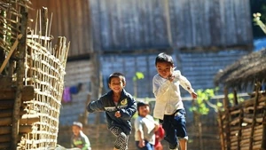 Le Vietnam renforce les bases du développement durable grâce aux progrès sociaux