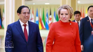 Le Premier ministre Pham Minh Chinh et la présidente du Conseil de la Fédération de l'Assemblée fédérale de Russie, Valentina Matviyenko. Photo : VNA