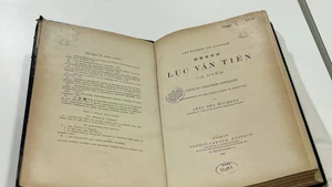 Cette œuvre a été imprimée en écriture vietnamienne Quoc ngữ en 1883. Photo: VNA