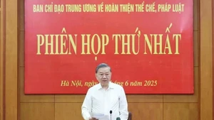 Le secrétaire général du Parti To Lam s’exprime lors de la réunion du comité central de pilotage pour le perfectionnement des institutions et des lois, à Hanoi, le 5 juin. Photo : VNA.