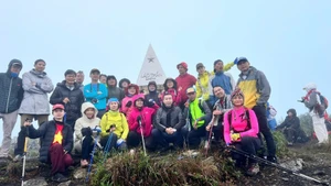 Le sommet appelé Lao Than, culminant à 2 860 mètres d’altitude, figure toujours parmi les destinations privilégiées des amateurs de trekking en quête d’aventure et de conquête. Photo: nhandan.vn