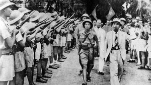 Le peuple de Can Tho se soulève et prend le pouvoir, le 26 août 1945. Photo d’archives : VNA.