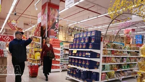 Le réseau de distribution continue de jouer un rôle clé dans la stabilisation du marché. Photo : VNA. 