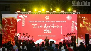 Le programme « Printemps au pays natal 2026 », organisé par l’Ambassade du Vietnam au Royaume du Cambodge. Photo : nhandan.vn