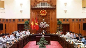 Lors de la réunion du Bureau permanent du Comité du Parti du gouvernement à Hanoi, le 1er juillet. Photo : VNA 