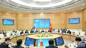 Lors de la 14e session du Comité mixte sur la coopération commerciale, industrielle et énergétique et la 8e session du Comité mixte sur la mise en œuvre de l'accord commercial Vietnam-R. de Corée tenue le 14 avril 2025 à Hanoï. Photo: VNA.