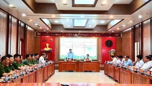 La vue d’ensemble de la séance de travail entre le ministère de la Sécurité publique et le Comité permanent du Comité provincial de Khanh Hoa. Photo : nhandan.vn