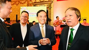 Tran Luu Quang, membre du Bureau politique et secrétaire du Comité du Parti de Hô Chi Minh-Ville, lors de la rencontre avec les missions étrangères à l’occasion du Nouvel An et de la réception célébrant le printemps de l'année du Cheval 2026. Photo : baoquocte.vn