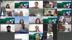 Des représentants d'entreprises des deux pays participent à un webinaire sur la coopération dans les secteurs de l'électricité et de l'électronique entre le Vietnam et l'Inde.