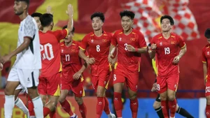 Les U23 du Vietnam célèbrent le but d’ouverture inscrit par Ngoc My. Photo: thethao.sggp.org.vn