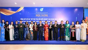 Le Premier ministre Pham Minh Chinh et les délégués participant à la conférence. Photo : nhandan.vn