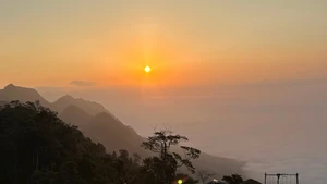 Hang Kia accueille les premiers rayons de l’aube. Photo : hanoimoi.vn