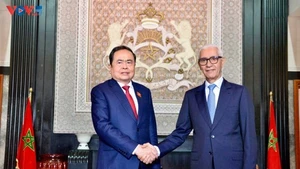 Entretien officiel entre les délégations vietnamienne et marocaine. Photo : VOV.