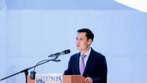 Le vice-ministre des Affaires étrangères Dang Hoang Giang s'exprime lors de l'ouverture de l’exposition commémorant le 80ᵉ anniversaire de la fondation des Nations Unies. Photo: baoquocte.vn