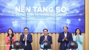 Lancement de la plateforme numérique du ministère de l’Industrie et du Commerce consacrée au développement des marchés étrangers. Photo: VNA.