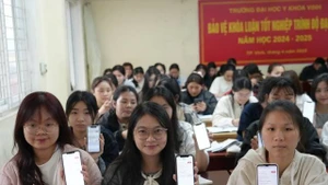 Toutes les informations des étudiants de l’Université de médecine de Vinh ont été mises à jour via l’application VNeID. Photo : VNA.