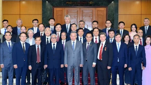Le secrétaire général To Lam présidant la rencontre avec les participants du 7ᵉ colloque international sur les études vietnamiennes. Photo: nhandan.vn
