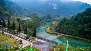 Pac Bo est alors devenu une base révolutionnaire, d’où il a conduit la révolution vietnamienne vers la victoire durant la période 1941-1945. Photo : tienphong.vn
