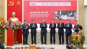 Le secrétaire général To Lam et les délégués ont participé à la cérémonie de lancement du site électronique thématique « Parti communiste du Vietnam – XIVᵉ Congrès national