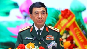 Le général Phan Van Giang prend la parole lors de la cérémonie. Photo : Ministère vietnamien de la Défense.