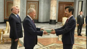 L’ambassadeur Nguyen Luong Ngoc a présenté ses lettres de créance au président de la République d’Irak, Abdul Latif Jamal Rashid. Photo : Ambassade du Vietnam en Iran