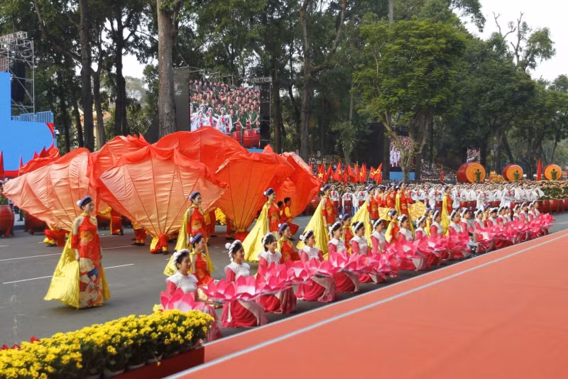 Un numéro artistique dans le cadre du programme de célébration. Photo : VNA.